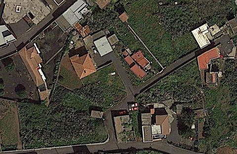 For sale a plot of 360.35 m2 with the possibility of building. Supplies: water and electricity available and the IBI paying was 31.34 euros. - Use: residential single-family housing compatible with others or for investors, 4 wooden houses can be plac...