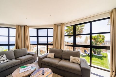 This is a magnificent 6-bedroom villa in Coveta Fumá. It offers a stunning, unobstructed view of the Mediterranean Sea. It is ideal for big groups and families. A few minutes drive away is the centre of Coveta Fuma with its many restaurants, beaches,...