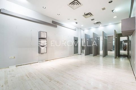 Zagreb, Donji grad, Importane centar, office space of 44.50 m2 for rent. The premises consists of two rooms, one of which is a work room, while the other can be used as a pantry/storage. It is located in a frequent location, on the ground floor of th...