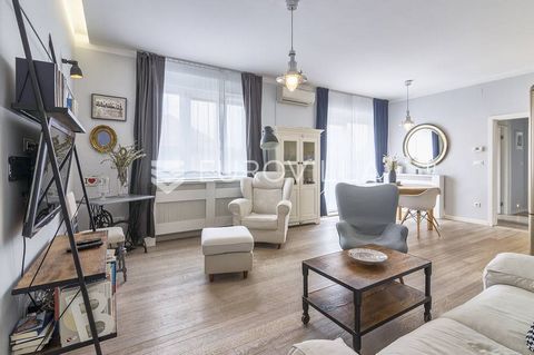 Zvonimirova Street, a beautiful two bedroom apartment of 82 m2. It consists of a hall, guest toilet, 2 bathrooms, 2 bedrooms, kitchen, living room, dining room, walk-in wardrobe, storage room and two balconies. It also have outside parking space. Ide...