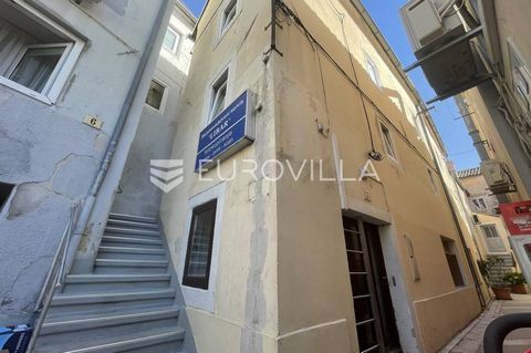 Senj, a house for adaptation on the central square in the old town, approx. 140 m2. The house consists of a ground floor and two floors. On the ground floor there is a small office space, a bathroom and a kitchen. There are two rooms on the first flo...