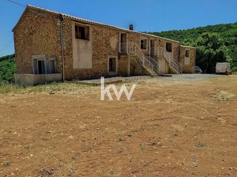 Close to the village of THOARD, enjoying a quiet dominant location with breathtaking panoramic views of the surroundings. A stone property consisting of 4 individual dwellings, built on a plot of 10,000m². Currently composed of a main residence, two ...