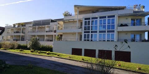 Dpt Pyrénées Atlantiques (64), à vendre BAYONNE appartement T2 (48 m²) et balcon (5,74 m²)