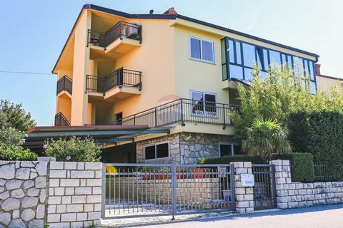 We sell a free-standing house with a swimming pool in Kraljevica 500 meters to the sea and beach. The house consists of a ground floor, two floors and a loft. On the ground floor there is a large tavern for family gatherings, kitchen, recreation room...