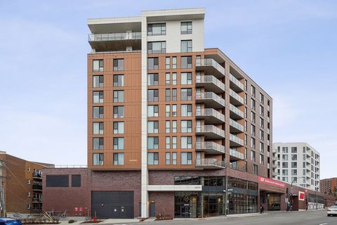 Welcome to Beaumont NDG centrally located steps from Monkland village and Villa Maria metro. this 2 bedroom, 2 bathroom condo features modern finishes, views, natural light and floor to ceiling windows. One of the few new construction projects in the...
