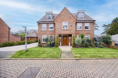 Built in December 2014, this magnificent five-bedroom home is located in a quiet cul-de-sac, walkable to all amenities in Kidderminster. Lindridge House has been designed and styled internally to an impeccable standard. This is truly an entertainer’s...