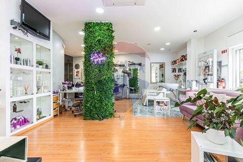 Description Great store very well located on Rua de Pedrouços in Belém. Currently the Space works for Hairdressing and Aesthetics, great to enhance the business or develop a different business with good profitability given the great location, next to...
