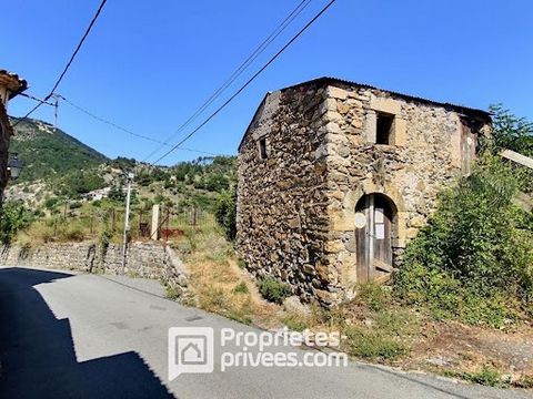 Exclusively, Village house in the state of a barn in the building zone of the PLUm adjoining a plot of 5000 m2. Water and electricity nearby; Car access; CU issued for an expansion project that would create a 160 m2 building on two levels. Permit in ...