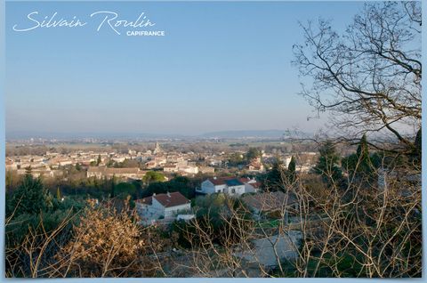 Je vous propose à la vente, sur les hauteurs de Bourg-Saint-Andéol, un terrain viabilisé de 519m2, libre constructeur. Le lotissement bénéficie dun emplacement privilégié, au calme, avec une vue imprenable sur la vallée du Rhône et le Tricastin, à 5 ...