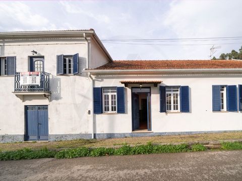 Detached house, partially refurbished, with great access close to schools, health centre, commerce and green spaces. Located 20 minutes from the city of Águeda and 30 minutes from Aveiro, close to the main access roads A1 and A25. Two-storey house, w...