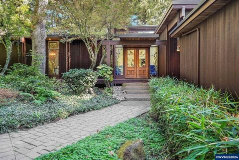 Secluded, quintessential mid century modern home sits nestled in oak wooded west Salem hills. This property boasts a modern twist, as home has recently undergone major interior updating true to period and a new roof. Primary suite on main has extensi...