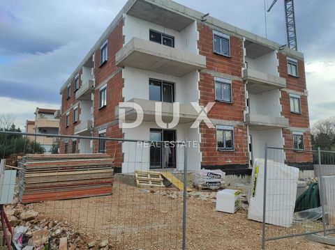 Location: Istarska županija, Umag, Zambratija. ISTRIA, UMAG - Apartment with a garden in a new building 200m from the sea The first town on entering Istria from the north - Umag. It conquers with its variety and richness of offer. Umag is a small tow...