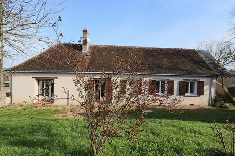 Votre conseiller immobilier NOOVIMO Emmanuel Jeanneau vous propose en exclusivité: Cette ancienne ferme dans un hameau sur la commune de Couesmes, entre Chateau-la -vallière et Neuillé-pont-pierre, à 30 min de Saint-cyr-sur-loire. De plain-pied elle ...