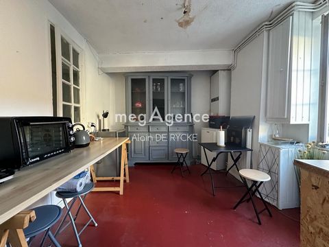 Maison ancienne composée de 4 appartements, au coeur de Lorez-le-bocage, à 20 mn de Nemours. Travaux de rénovation à prévoir, toiture et ravalement. Au RDC, 2 pièces, DPE E, 43 m2, avec cave loué 350 euros; 3 pièces, DPE E, 85 m2 avec jardin et cave,...