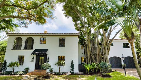 Hibiscus Street, Boca Raton, Florida. Nestled in the heart of Old Floresta, an acclaimed historic enclave established in the 1920's by celebrated architect Addison Mizner, just minutes from the world-class shopping, dining and entertainment in beauti...