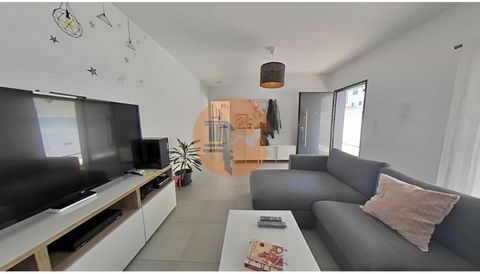 Modern and Spacious 4 Bedroom Villa in Redondos, Seixal Discover this 3-bedroom villa with a modern design and generous areas, ideal for those seeking comfort and quality of life in a peaceful environment close to Lisbon. Main features: Total Area: 1...