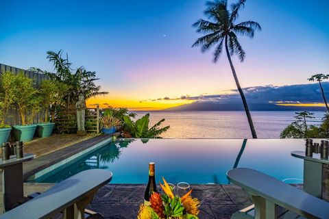 Diese einzigartige Residenz am Meer in Napili liegt auf einer Küstenklippe in der Mitte der Bucht. Es ist vor der Gefahr der Erosion geschützt. Der Blick auf den Pazifik und die Nachbarinseln Lanai und Molokai ist frei und bietet das ganze Jahr über ...