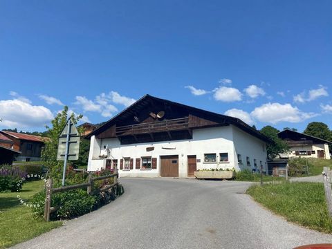 GADAIT International biedt u de gouden kans om een stukje geschiedenis te bezitten in het hart van het charmante dorpje Demi-Quartier, op slechts enkele minuten van de beroemde badplaats Megève. Deze geklasseerde boerderij is gebouwd in 1811 en is ee...