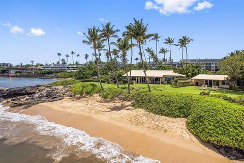 Dieses spektakuläre Strandhotel auf Maui befindet sich an der Südküste von Maui. The Cove hat einen Strand von 165 Fuß und umfasst ein Haupthaus und separate Ohana. Das Haupthaus wurde 1996 erbaut und verfügt über zwei Schlafzimmer und zwei eigene Ba...