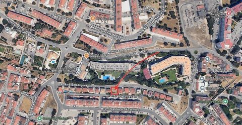 **Städtisches Grundstück zum Verkauf in Póvoa de Santa Iria – Einzigartige Gelegenheit** Städtisches Grundstück mit einer Gesamtfläche von 272 m² befindet sich in einer der zentralsten und begehrtesten Gegenden von Póvoa de Santa Iria, in der Nähe ei...