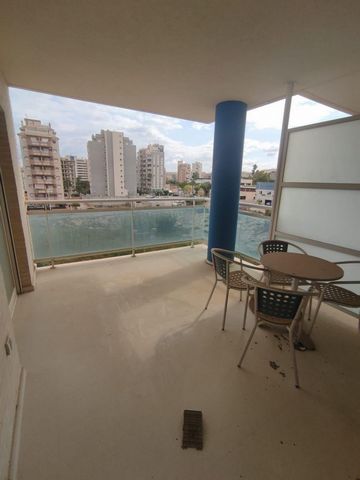 Este fantástico piso en Guardamar del Segura es una excelente opción para quienes buscan disfrutar del Mediterráneo durante todo el año. Su terraza de 8m² te permitirá relajarte al aire libre, disfrutando de las vistas despejadas que llenan de luz na...