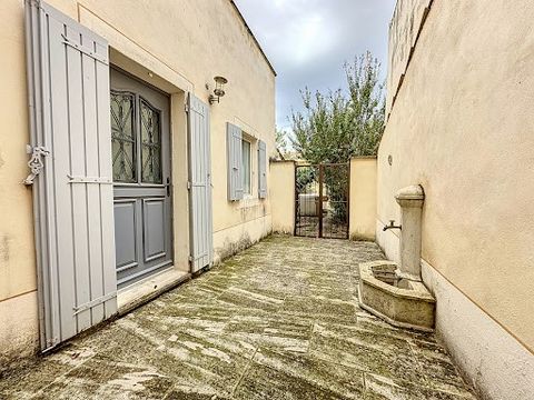 Entdecken Sie am Fuße des Ventoux dieses prächtige Dorfhaus von ca. 160m2, voller Charakter und Eleganz. Im Herzen eines charmanten Dorfes gelegen, wird Sie diese bürgerliche Residenz mit ihrem Charme, ihren Bodenfliesen, ihren hohen Decken, den deko...