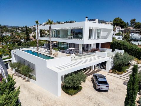 Built in 2021, this captivating contemporary villa in La Quinta captures the essence of modern living with its sleek lines and minimalist design. Positioned with a south-facing orientation, it offers uninterrupted panoramic views that sweep across th...