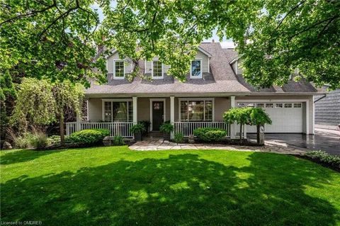 Beautiful home located in one of Oakville's sought after neighborhood. This property is south of Lakeshore with close proximity to the Lake. Nestled in a serene family friendly neighborhood with a blend of natural beauty, upscale living and convenien...