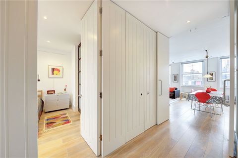 Un appartement au troisième étage soigneusement conçu et planifié avec une excellente lumière naturelle dans un immeuble d’époque attrayant à façade en stuc, idéalement situé à proximité d’excellentes commodités locales. Conçu avec une atmosphère « s...