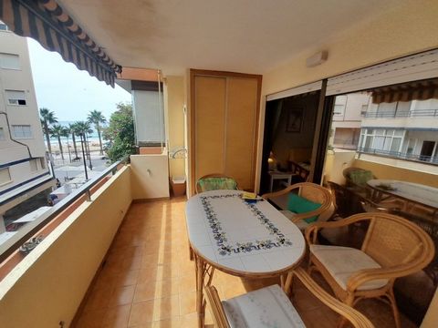 Diese charmante Wohnung bietet alles, was Sie brauchen, um ein komfortables und entspanntes Leben zu genießen. Sie befindet sich in einer privilegierten Gegend im Zentrum von Calpe, nur wenige Schritte vom Strand Arenal-Bol und seiner Promenade, Rest...