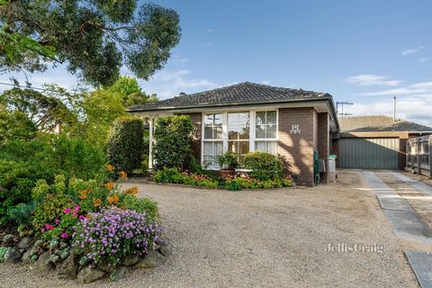 Combinando comodidad y espacio en una ubicación familiar a pocos pasos de Highbury Park, y a pocos pasos de Burwood One con tiendas especializadas, un supermercado Coles y un K-Mart abierto las 24 horas, esta encantadora casa ha estado en las mismas ...