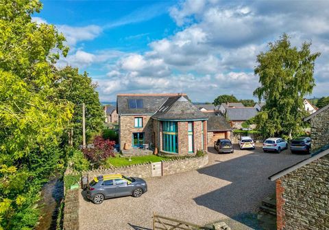 A remarkable, eco-friendly oak framed three-bedroom home, offering nearly 200 sq m of beautifully designed accommodation. Nestled within a picturesque courtyard in a charming village between Brecon and Hay-on-Wye, this architect-designed property com...