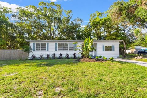 You've got to see this recently updated three-bedroom and one-bathroom home located in the heart of Largo. This home did NOT flood nor have any storm damage from the hurricanes. This home is located in an X flood zone (no flood insurance is currently...