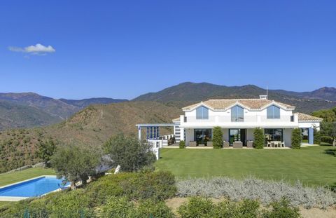 Freistehende Villa, Benahavís, Costa del Sol. 5 Schlafzimmer, 6.5 Badezimmer, Gebaut 682 m², Terrasse 990 m², Garten/Grundstück 6950 m². Lage : Nähe Golf, Nähe Meer, Nähe Stadt, Siedlung. Orientierung : Süd. Zustand : Ausgezeichnet. Pool : Privat, Ge...