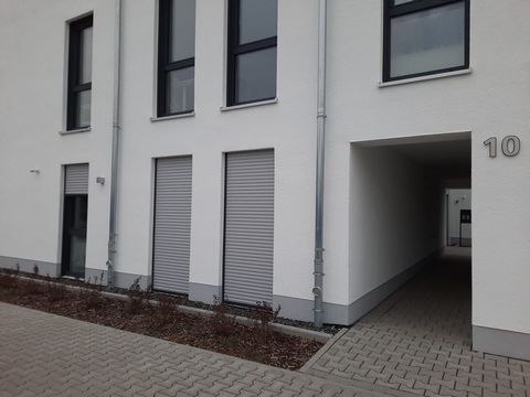 Hochwertig ausgestattetes Apartment mit allen in einem modernen Haushalt erforderlichen Einrichtungen und Zubehör. Neubau Erstbezug. Sehr ruhige Lage in gutbürgerlicher Umgebung Parkplatz vor der Haustür. Einkaufsmöglichkeiten in 1 km (Naturprodukte)...