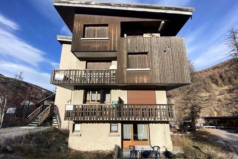 Boostez vos vacances à la montagne sur le domaine Vars Risoul avec ce joli studio tout confort dans une résidence proche de toutes commodités à 100m des pistes dans le secteur du point show emplacement idéal Appartement pour 2 personnes composé de : ...