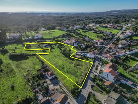 Plot of land with 7500 m2 facing the main road EN111 with the possibility of division into three separate pieces of land where you can build blocks of flats. Located between Maiorca and Figueira da Foz.