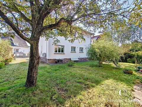 Haus 155m2 - HAGUENAU Thurot - Grundstück von 500m2 Entdecken Sie dieses prächtige Haus aus den 30er Jahren, voller Charme und perfekt gelegen in einer ruhigen und begehrten Gegend. Mit seinen schönen Volumen und seinem authentischen Charakter ist di...