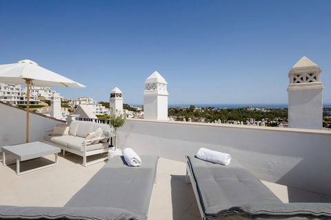 Located in Nueva Andalucía. Nestled in the prestigious Aloha Royal of Nueva Andalucía, Marbella, this exquisite duplex penthouse offers a unique blend of luxury and comfort. With three spacious bedrooms and two bathrooms, including an en-suite, this ...