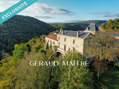 Située à Roquefort-sur-Soulzon (12250), cette propriété offre un cadre de vie idéal en pleine campagne, offrant calme et sérénité. Bénéficiant d'une vue panoramique et exposée à l'Est, elle se distingue par son environnement verdoyant et ses vastes e...