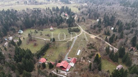 Location: Primorsko-goranska županija, Vinodolska Općina, Bribir. Casa spaziosa con ampio giardino in posizione idilliaca – Lukovo Immersa nella natura, ma vicina al mare e alle montagne, questa affascinante casa è perfetta per vacanze in famiglia, v...