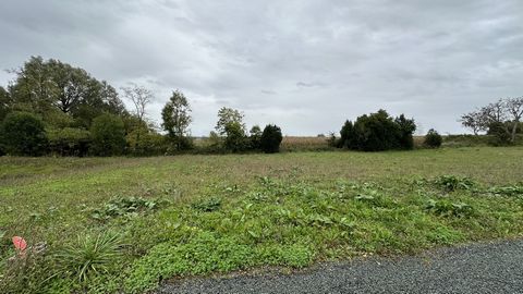 Sur la commune de LOIRE-LES-MARAIS, nous vous proposons un terrain à bâtir viabilisé de 663m2 dans un lotissement.