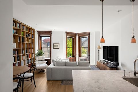 Discover an extraordinary blend of classic charm and modern luxury at 38 Seventh Avenue, a meticulously reimagined duplex in the heart of Park Slope. This 2024 renovation seamlessly integrates pre-war elegance with contemporary sophistication, offeri...