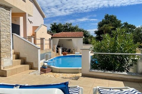 The apartment in Stranici kod Nove Vasi has 2 bedrooms and capacity for 4 persons. Accommodation of 43 m² comfortable and is very light, It has garden and swimming pool. The property is located 9 m water park 