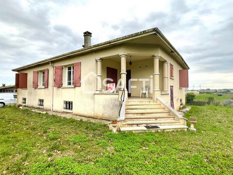 Découvrez cette charmante maison de 126 m² habitable, située dans la paisible commune de Fauguerolles, en Lot-et-Garonne. Bâtie sur un sous-sol semi-enterré de 150 m², cette propriété offre un fort potentiel de valorisation grâce à des travaux de rén...