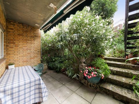 A well-presented two bedroom, two bathroom apartment benefiting from its own private rear garden and access to communal gardens. Quietly positioned at the back of the building the flat offers an open-plan kitchen with sitting room leading to a south-...