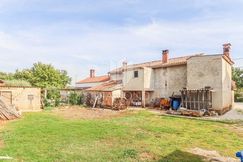 Location: Istarska županija, Poreč, Poreč. Poreč, Umgebung, Haus mit Garten zur Anpassung! Dieses charmante Haus mit Garten zur Anpassung befindet sich in einem kleinen, ruhigen Ort in der Nähe von Višnjan. Der Ort ist 17 km von der Stadt Poreč entfe...