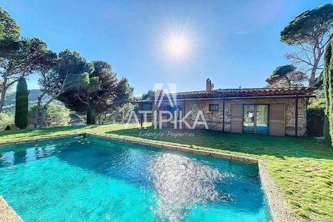 Villa zum Verkauf mit Pool, Meerblick und 5 Schlafzimmern en suite in Sa Tuna, Begur. Auf einem Grundstück von 843 m² in einer der exklusivsten Gegenden der katalanischen Küste gelegen, erstreckt sich diese majestätische Villa von 289 m² über zwei Et...