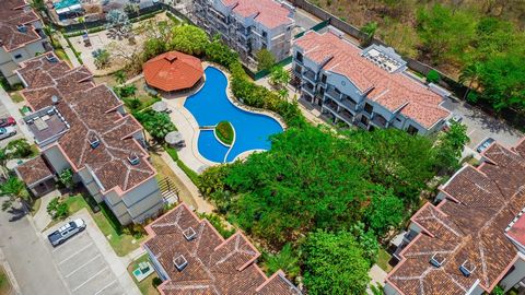 This exclusive 1 bedroom, 1 bathroom condo in Las Palmas, located just 8 minutes from the popular Tamarindo beach, offers privacy and comfort in a safe and well-maintained environment. With a remodeled kitchen that includes Costa Rican wood cabinetry...