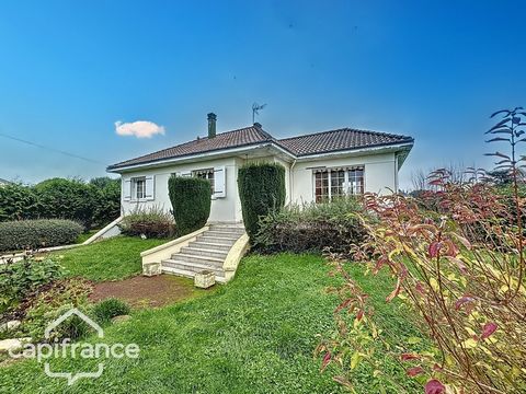 Découvrez cette charmante maison située à deux pas de la place Lavault idéale pour une famille en quête de confort et de fonctionnalité. Caractéristiques principales : 3 chambres spacieuses, parfaites pour accueillir toute la famille. Grand salon-séj...